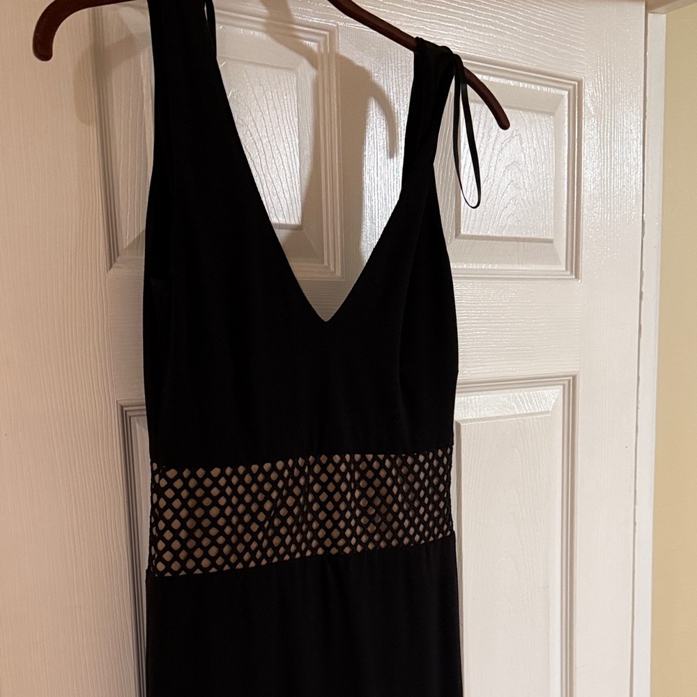 Chic Black Maxi Dress with Mesh Accents - Picture 6 of 6